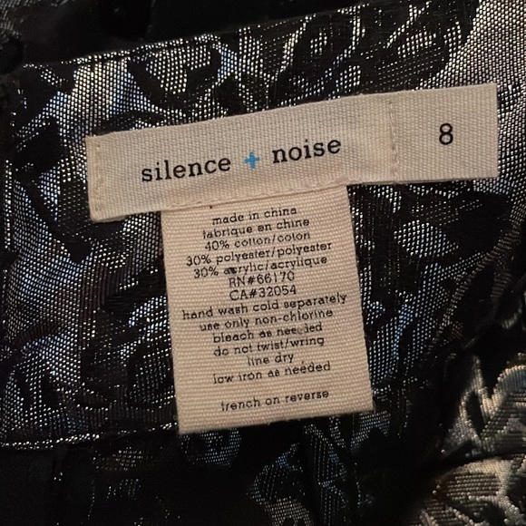 Floral Metallic Silver and Black Zip back mini skirt - Picture 4 of 5